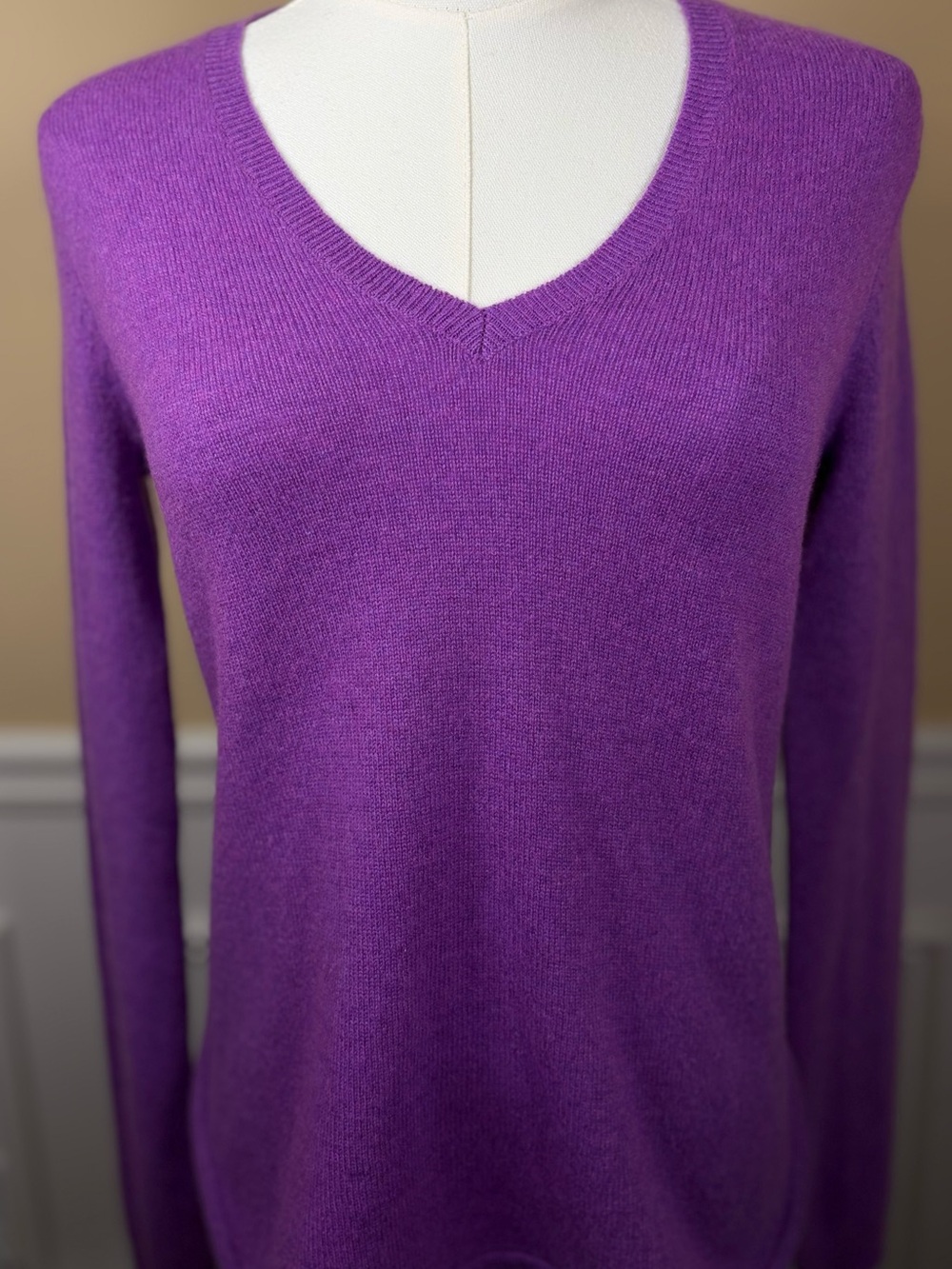 💜 White + Warren 100% Cashmere Violet Purple V-Neck Sweater XS